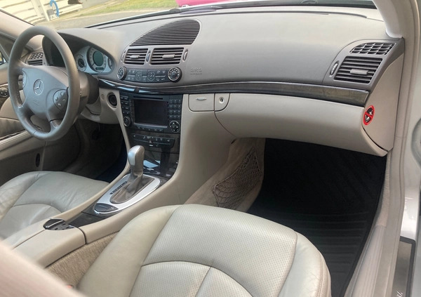Mercedes-Benz Klasa E cena 38900 przebieg: 260000, rok produkcji 2003 z Lubaczów małe 254